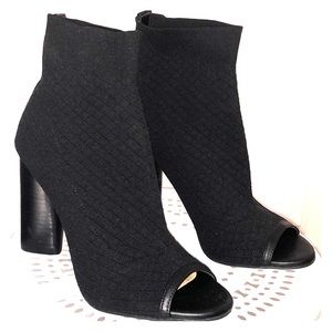 Gianni bini black peep toe stretch heels size 7.5